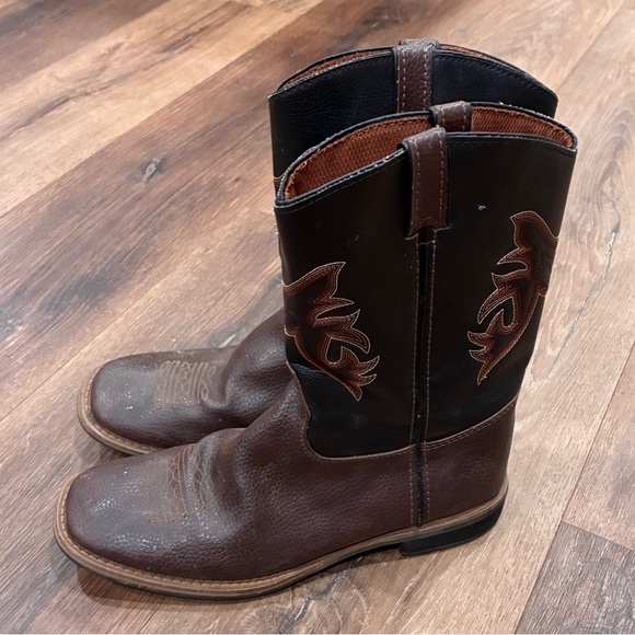 Magellan Outdoors Western Cowboy Brown Black Boots Youth Work Horse Size 5 Boy - Picture 1 of 10